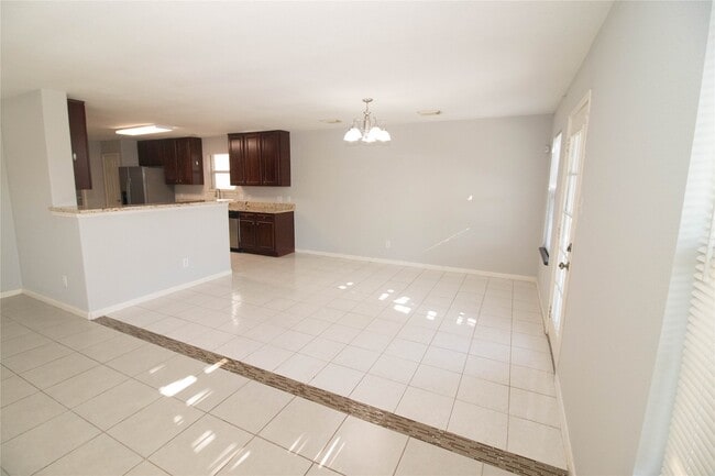 Photo - 2202 Crossmill Ln