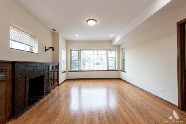 3301 N Kilbourn Ave Unit 1