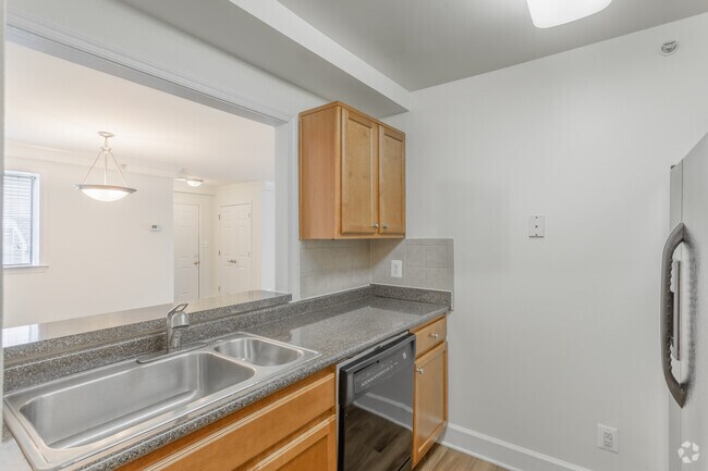 2BR, 2BA - 1066SF