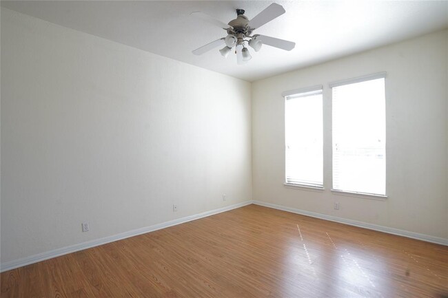 Photo - 712 Franklin Blvd Townhome