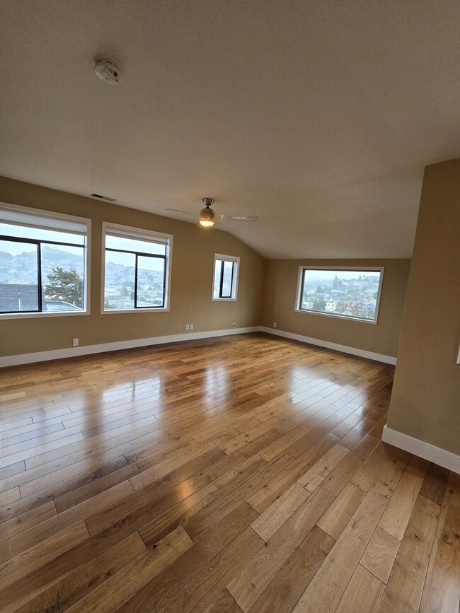 Photo - 375 Valley St