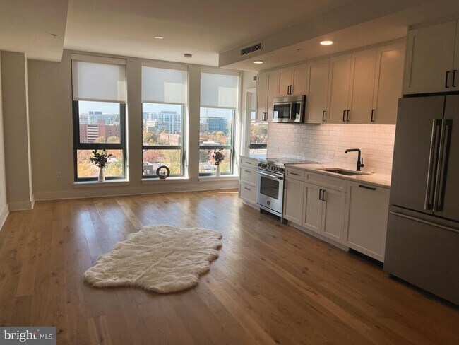 1211 Van St SE Unit 818