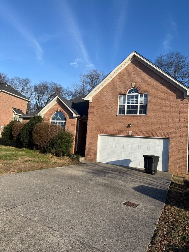 Photo - 4 bed/3bth with over 2000 sq ft. In beautiful Hendersonville!!!