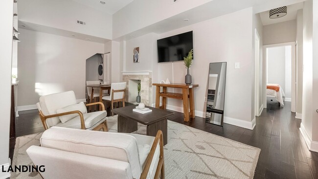 Photo - 617 W Lexington St Unidad B2