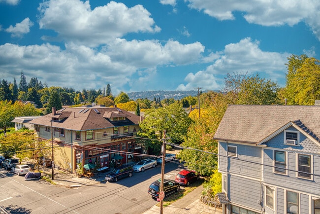 Views - 88 SE 24th Ave Unidad 203