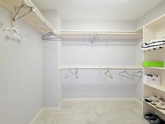 Building Photo - 3525 Sage Rd Unit 303 Rental
