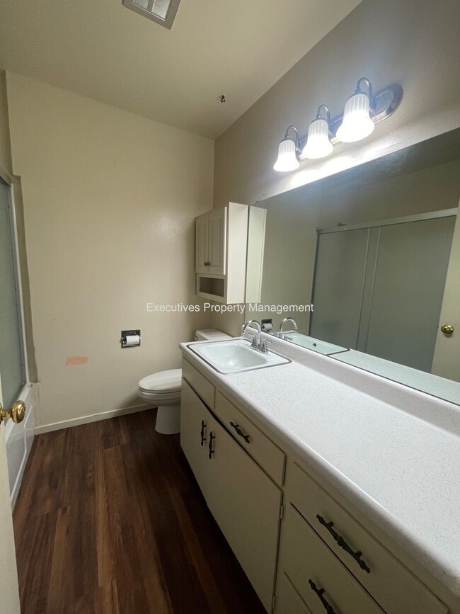 Photo - 7126 Louise Ave Casa