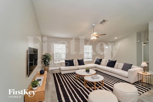 Photo - 629 NE Juanita Ct