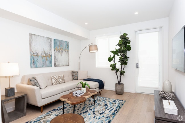 1BR, 1BA - 716 SF