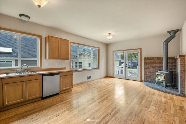 Photo - 313 Bendigo Blvd N