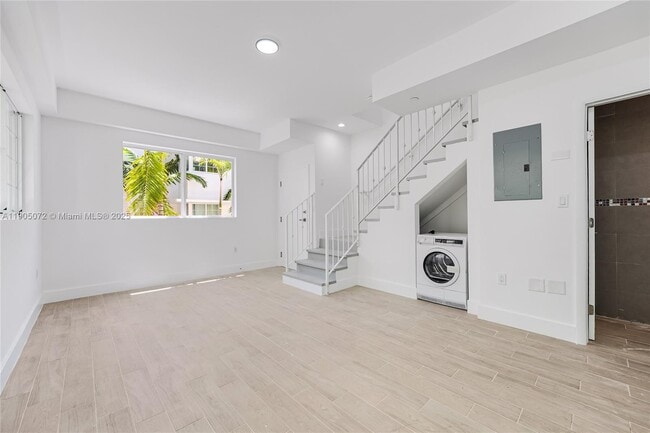 Building Photo - 1519 Pennsylvania Ave Unit 9