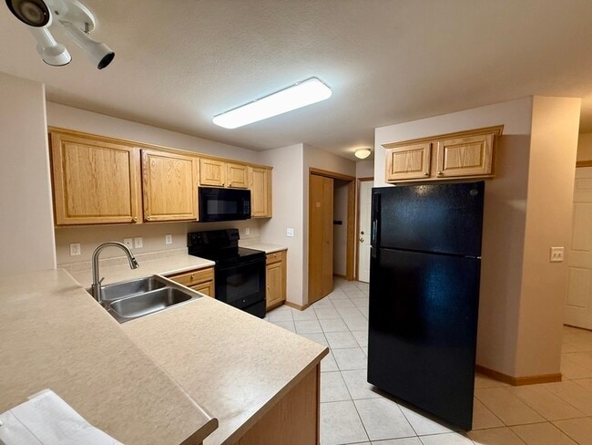 Photo - 721 Broderick Dr NE