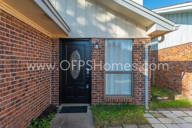 Photo - 211 Indian Oaks Dr