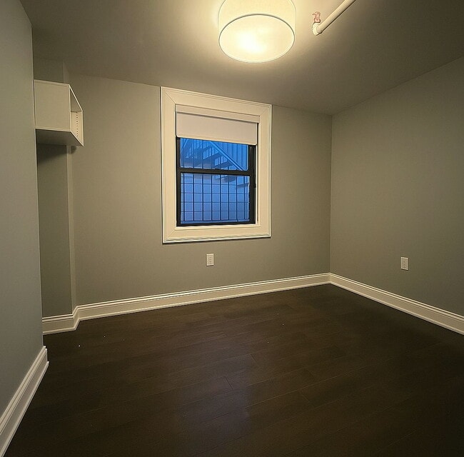Building Photo - "Charming 2-Bedroom Apartment on Jefferson Ave – Your Ideal Brooklyn Retreat!"