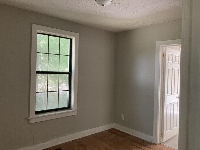 Photo - 829 Matheson Rd