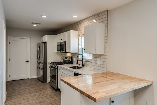 Photo - 1132 E Florita St