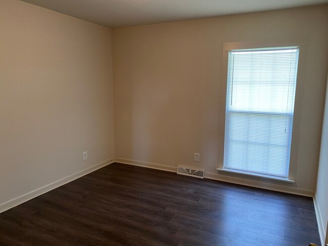 Bedroom - 1235 E Broad St