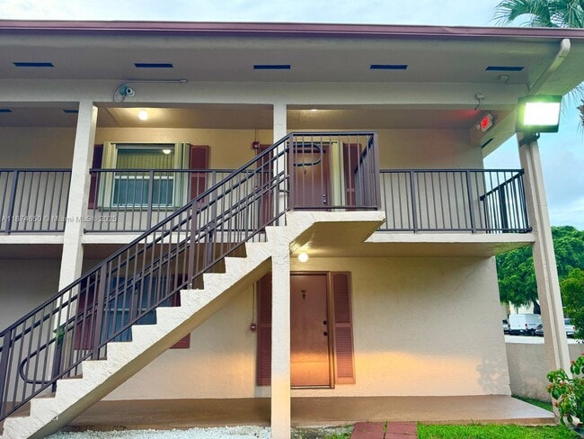 Building Photo - 11205 SW 88th St Unit 209A Rental