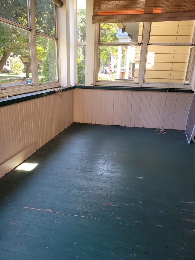 Enclosed 3 season front porch - 469 Maplewood Ave Unit 469MaplewoodAve