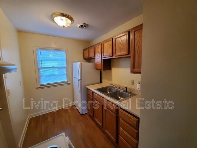 323 S 47th St