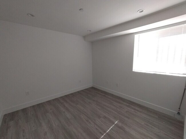 1575 1/2 W 37TH PL - 303