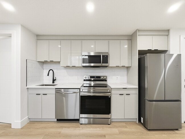 Photo - 4125-41217 17 Ave SW Unit 4125R/ Lower