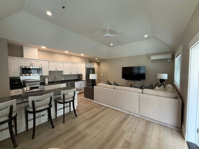 Kitchen/Living Rm - 16600 Boones Ferry Rd Unit 203