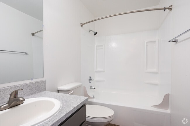 2BR, 1BA - 976 SF