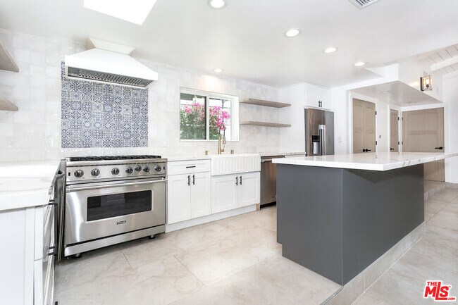 Photo - 16733 Oak View Dr