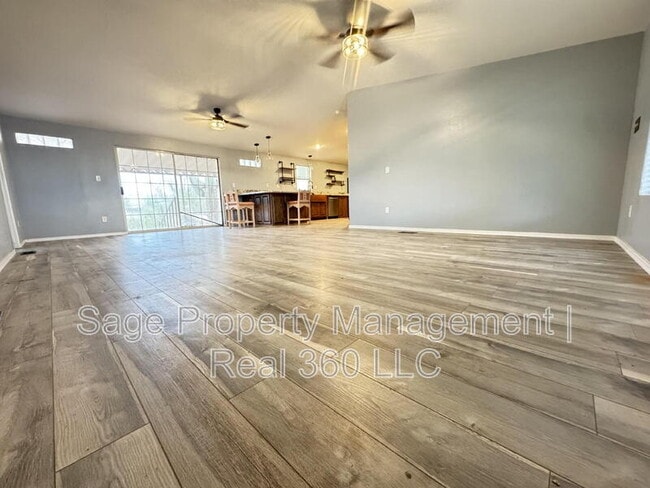 Building Photo - 4879 N Monterey Dr