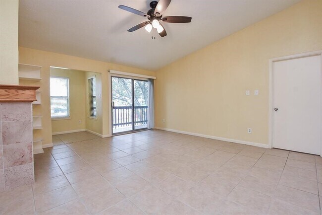 Building Photo - 10555 Turtlewood Ct Unit 405 Rental
