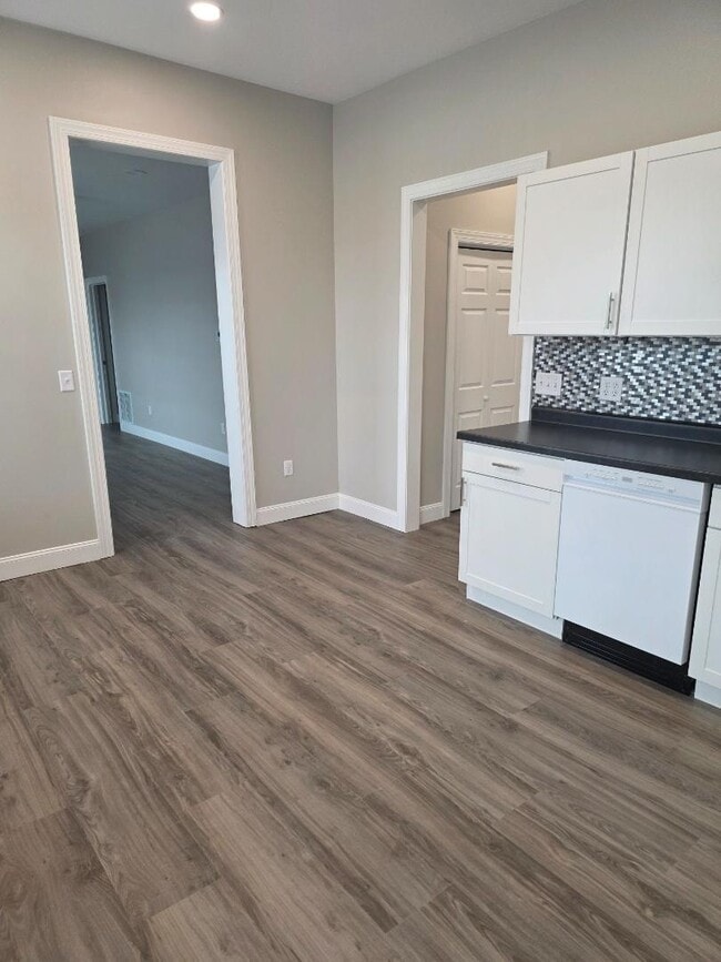 Photo - 101 N Locust St