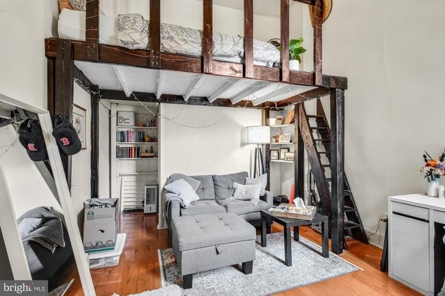 Building Photo - 916 Pine St Unit 2M Rental