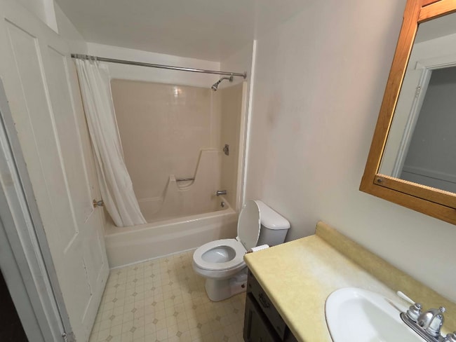 Photo - 304 US-2 Unit 2