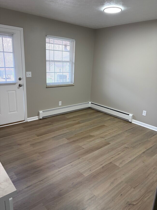 Photo - Green Acres - 4943-4959 Unit 4943-A