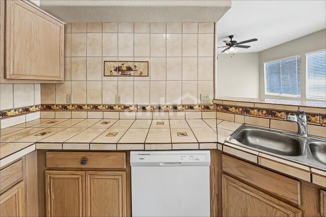 Photo - 1513 W Islington Ave