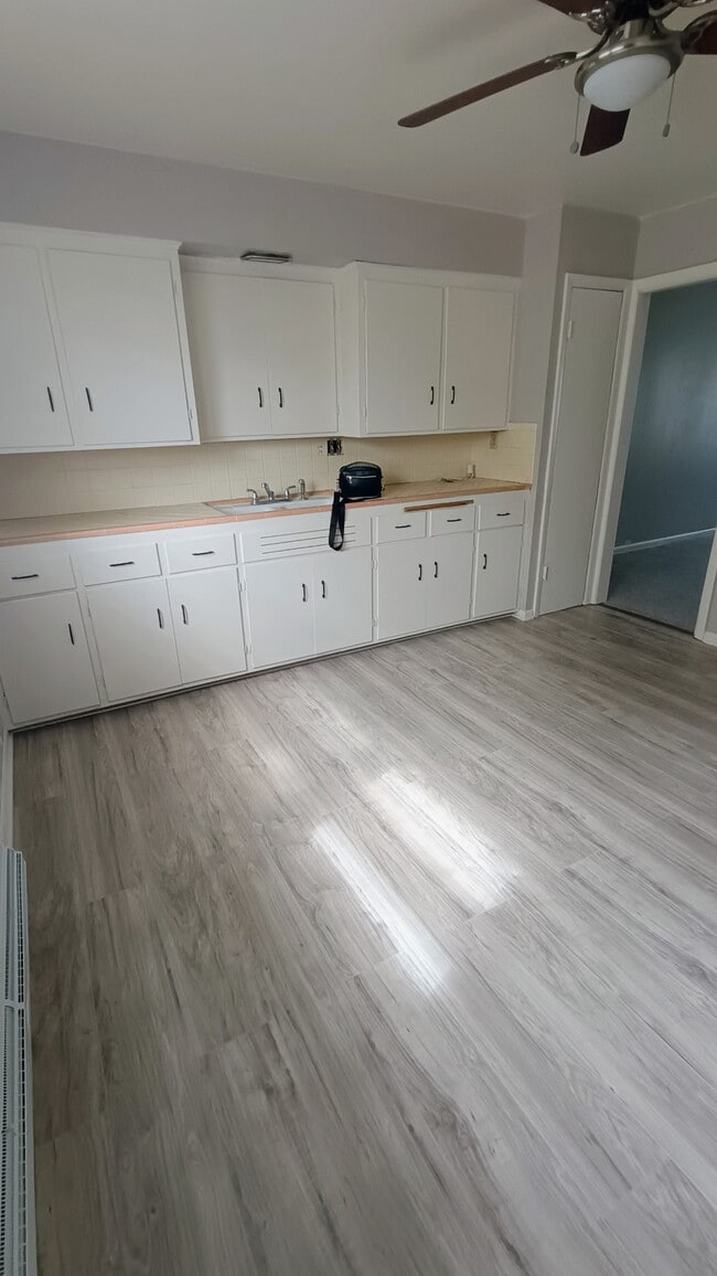 Building Photo - 5825 N 76th St Unit B