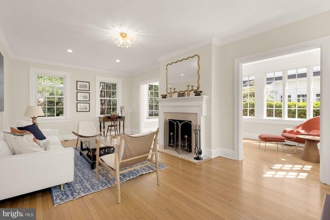 Photo - 3915 Livingston St NW