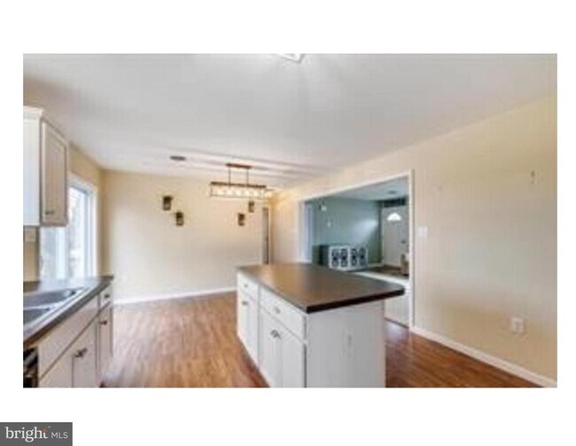 Photo - 8890 Fairlee Rd
