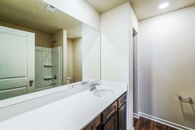 Photo - 6019 Rainbow Row