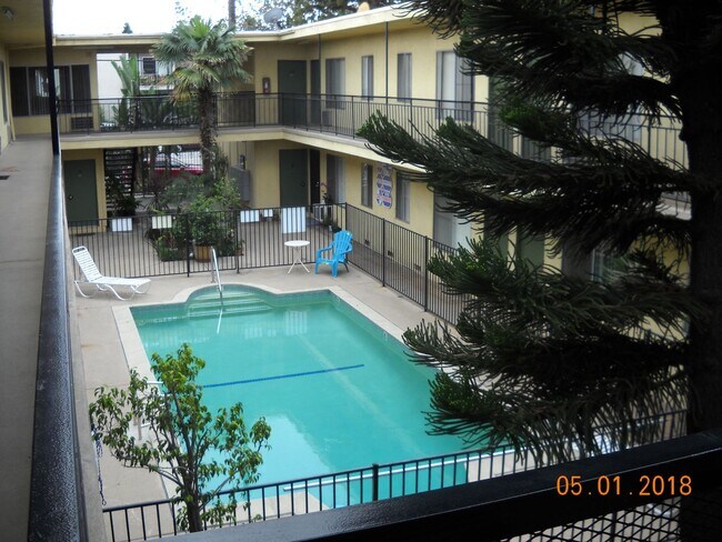 18555 Burbank Blvd Apartments