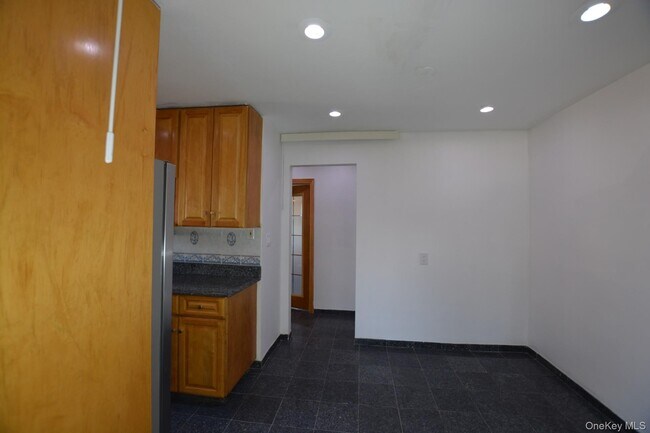 Photo - 82-01-82251 251st St