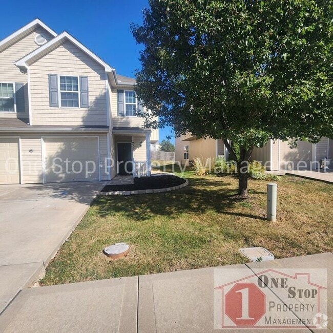 Building Photo - Generously Sized 3 bedroom, 2.5 bathroom i... Rental