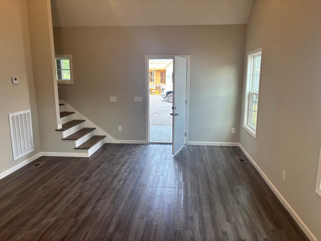 Photo - 156 Apache Ln
