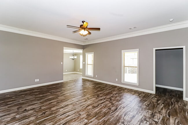 Photo - 303 Stonecreek Dr