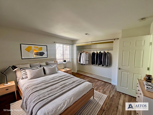 Photo - $500 Move in Special - 2nd Floor 1bed/1bath with Laundry and Parking! Unidad 206