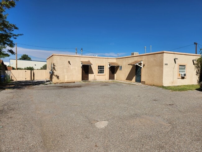 Building Photo - 305 N Almendra St Unit A Rental