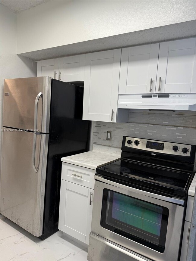 Building Photo - 3221 Sabal Palm Manor Unit 105 Rental