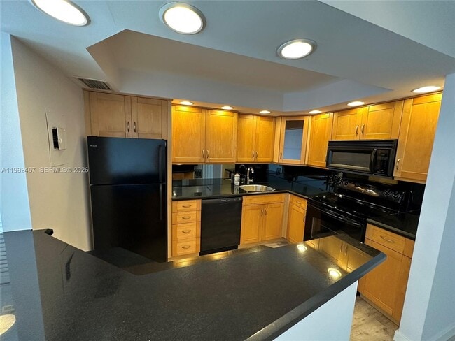 Building Photo - 200 SE 15th Rd Unit 15H