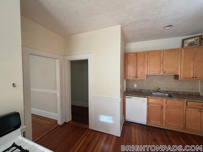 Photo - 17 Hunnewell Ave Unidad 2